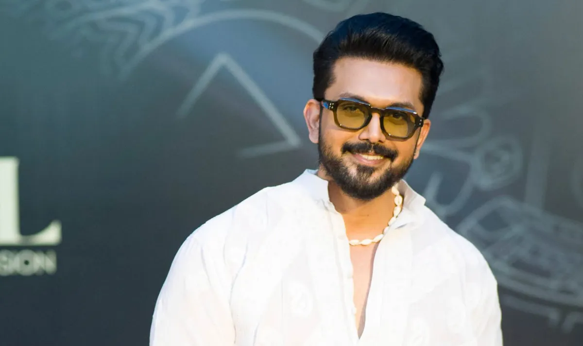 শুটিংয়ে ফোন আনেন না শুভ, বিরতিতে বই পড়েন!